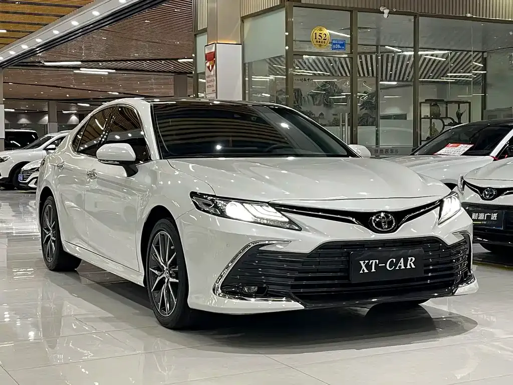 Toyota Camry — фото 6
