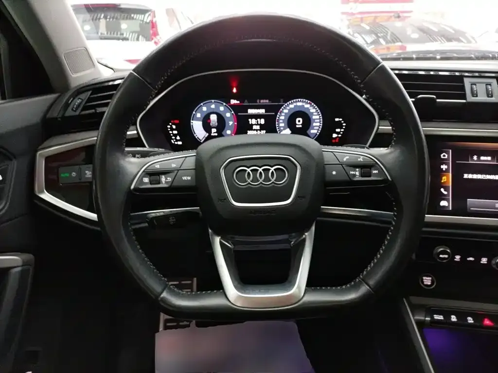 Audi Q3 — фото 9