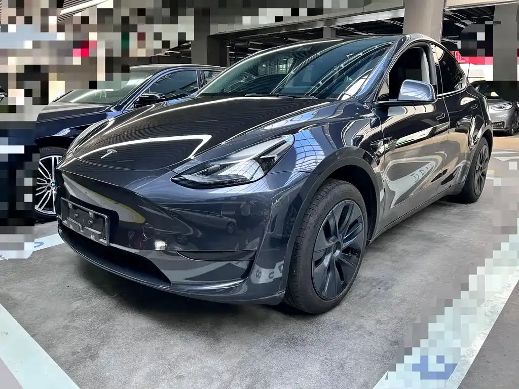 Tesla Model Y — фото 1