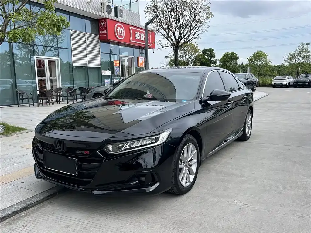 Honda Accord — фото 1
