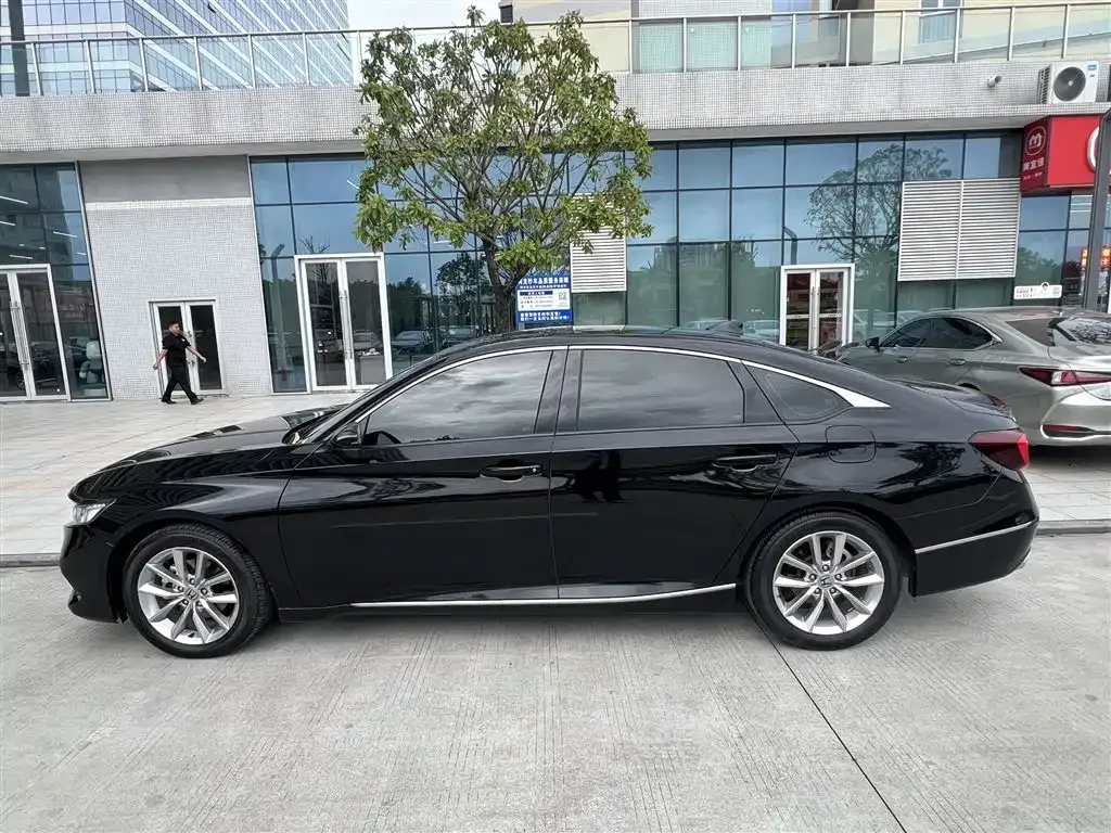 Honda Accord — фото 7