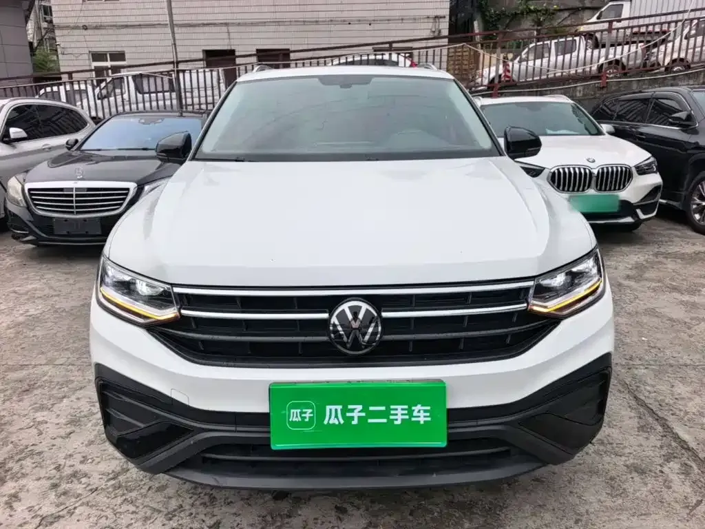Volkswagen Tiguan L — фото 9