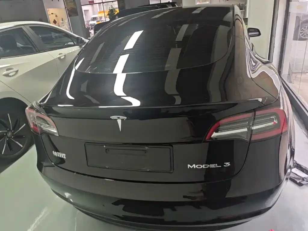 Tesla Model 3 — фото 2