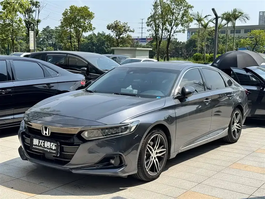 Honda Accord — фото 1