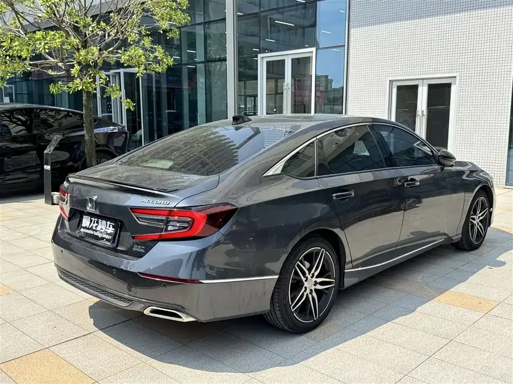 Honda Accord — фото 8