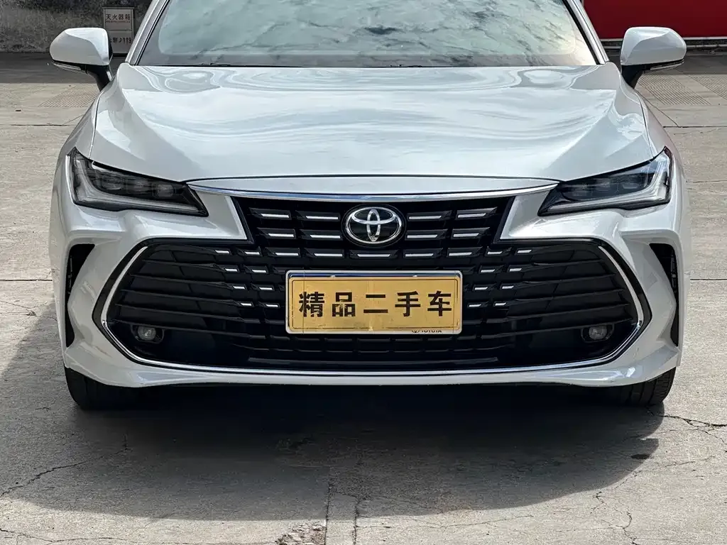 Toyota Avalon — фото 1