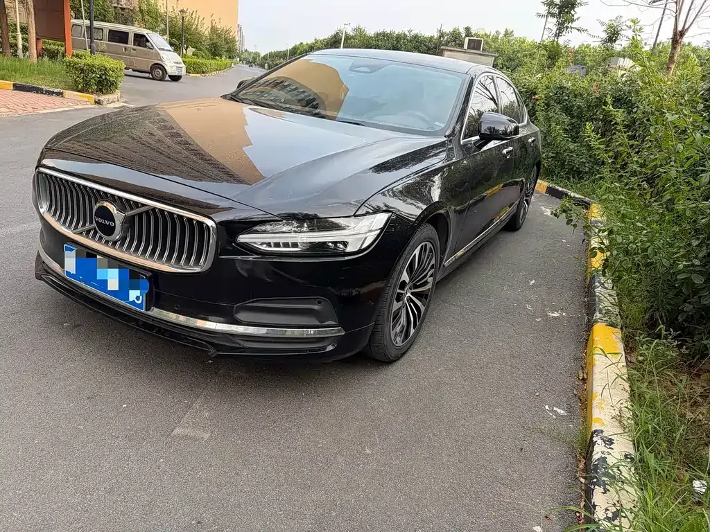Volvo S90 — фото 1
