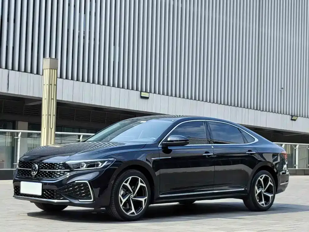 Volkswagen Passat — фото 1
