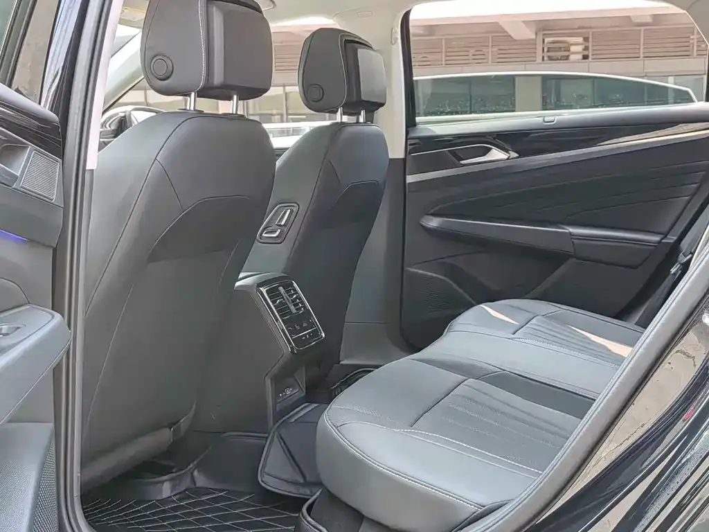 Volkswagen Passat — фото 8