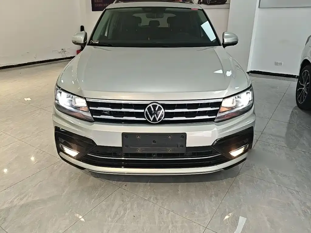 Volkswagen Tiguan L — фото 7
