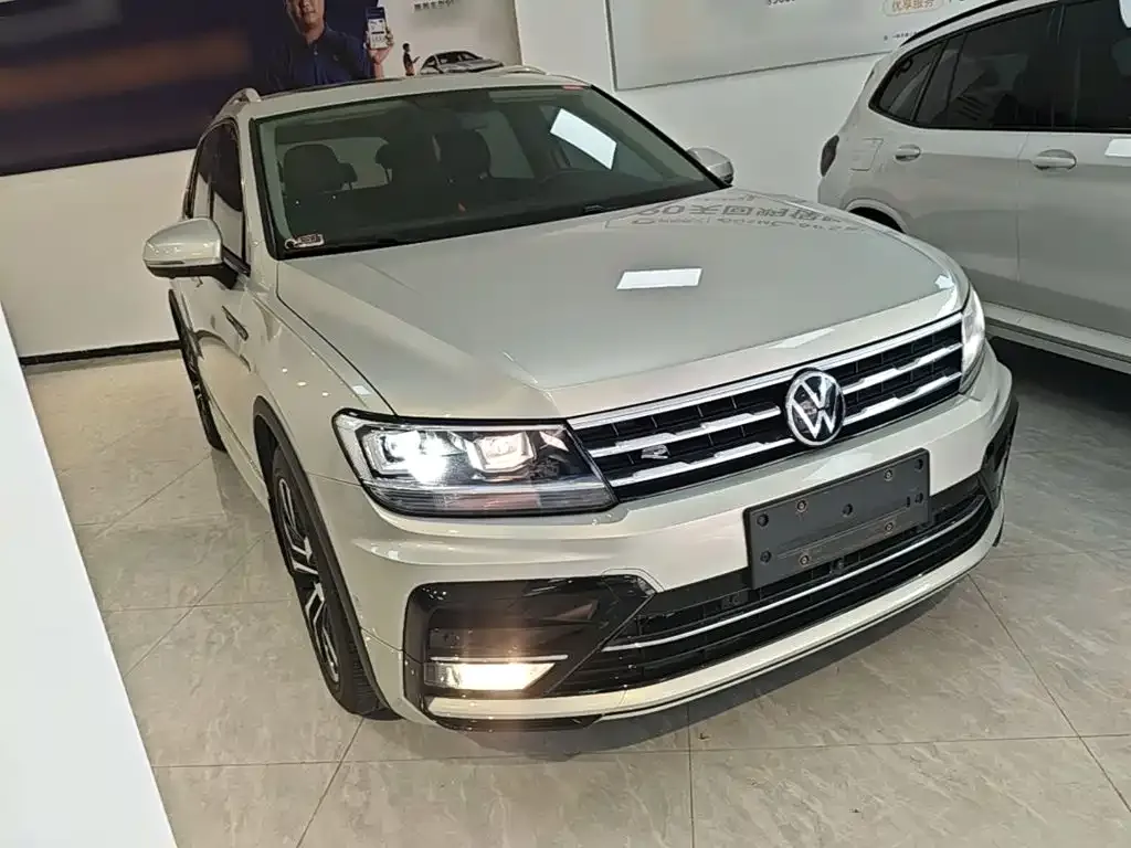 Volkswagen Tiguan L — фото 4