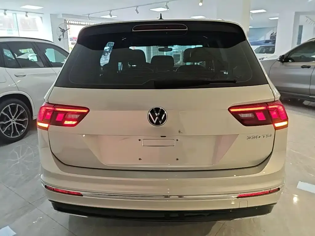 Volkswagen Tiguan L — фото 5