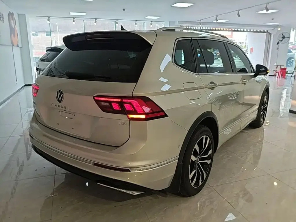 Volkswagen Tiguan L — фото 3