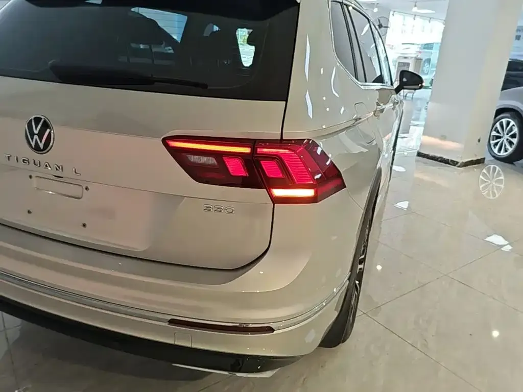 Volkswagen Tiguan L — фото 2