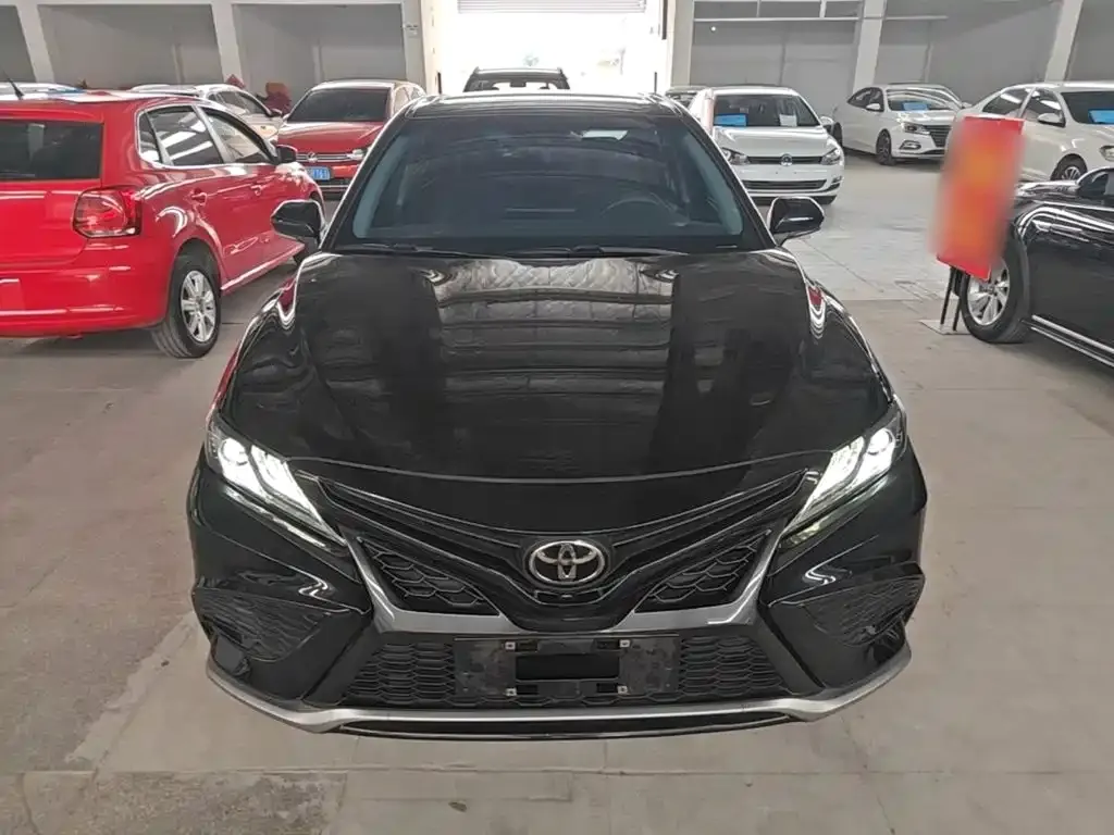 Toyota Camry — фото 10