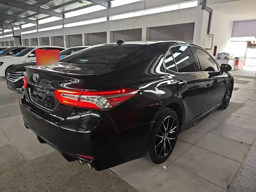 Toyota Camry — фото 9