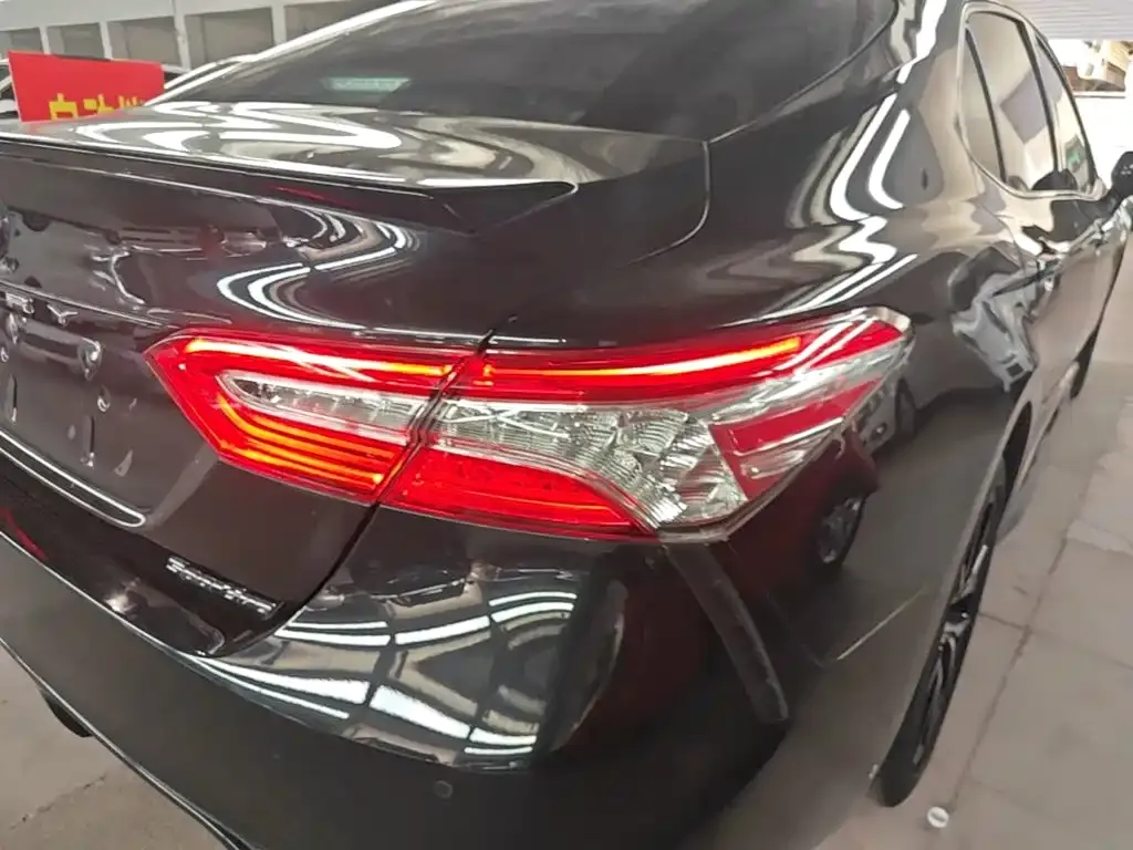 Toyota Camry — фото 5