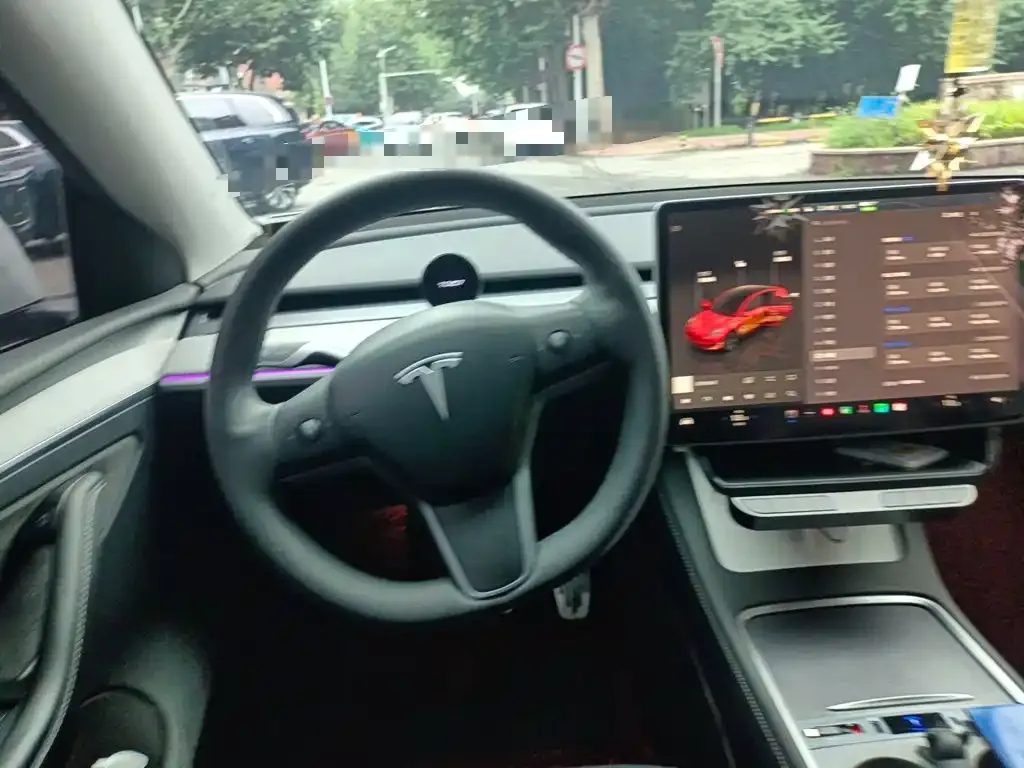 Tesla Model Y — фото 8