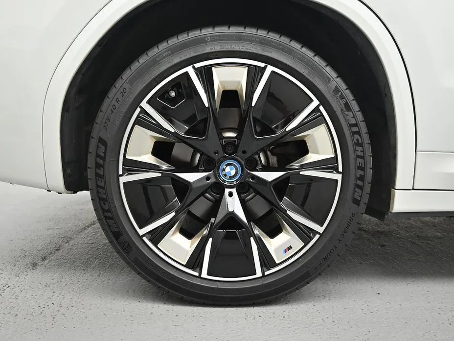 BMW iX3 — фото 10