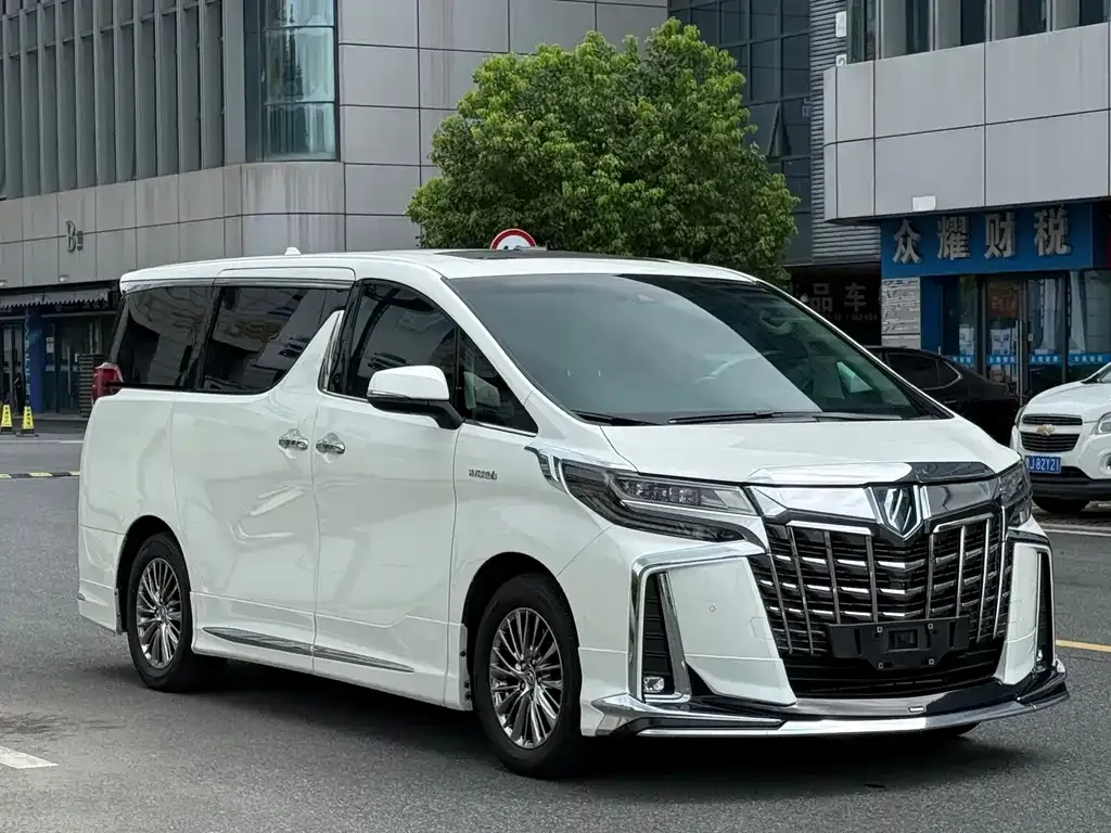 Toyota Alphard — фото 3