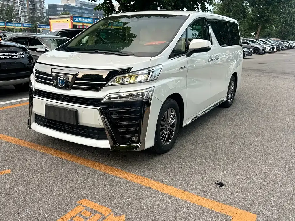 Toyota Vellfire — фото 1