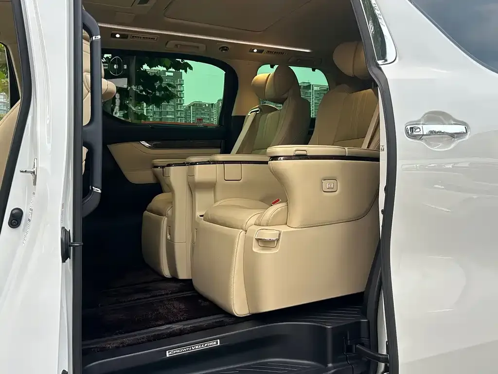 Toyota Vellfire — фото 4