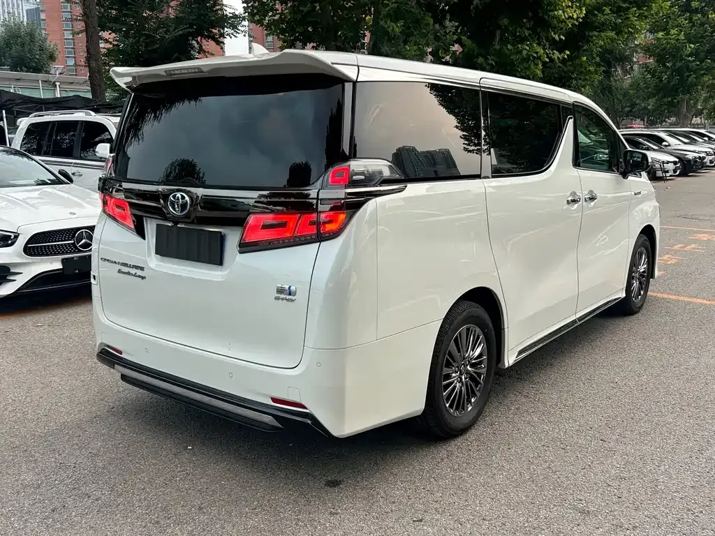 Toyota Vellfire — фото 7