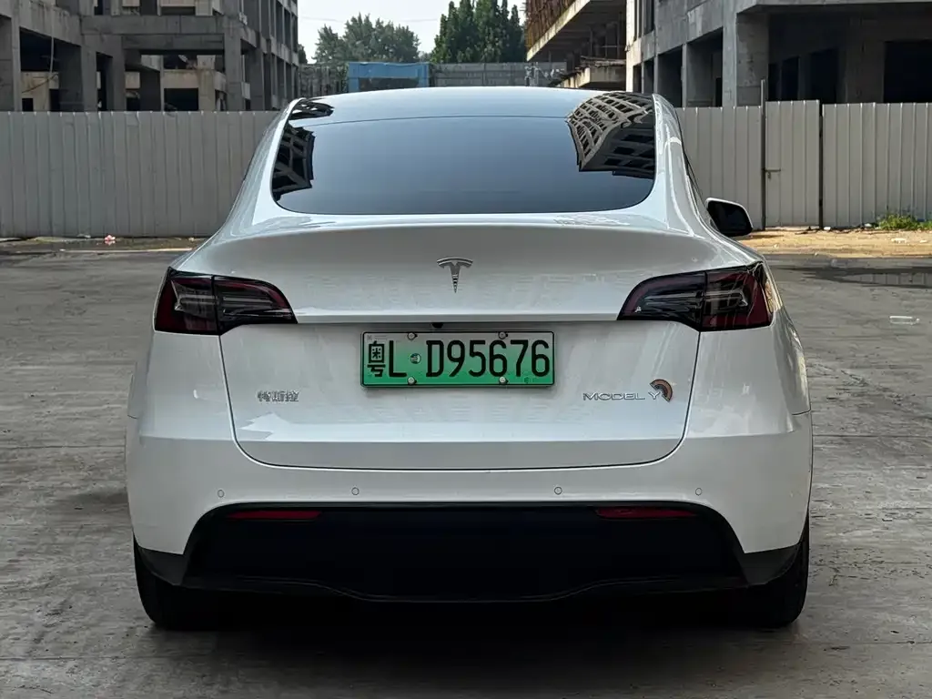 Tesla Model Y — фото 2