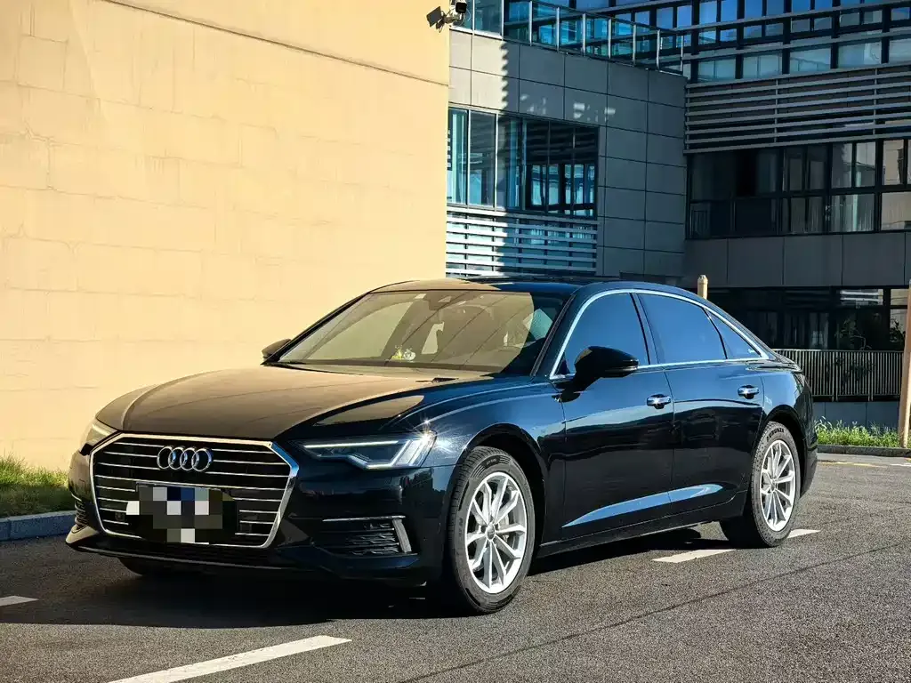 Audi A6L — фото 1