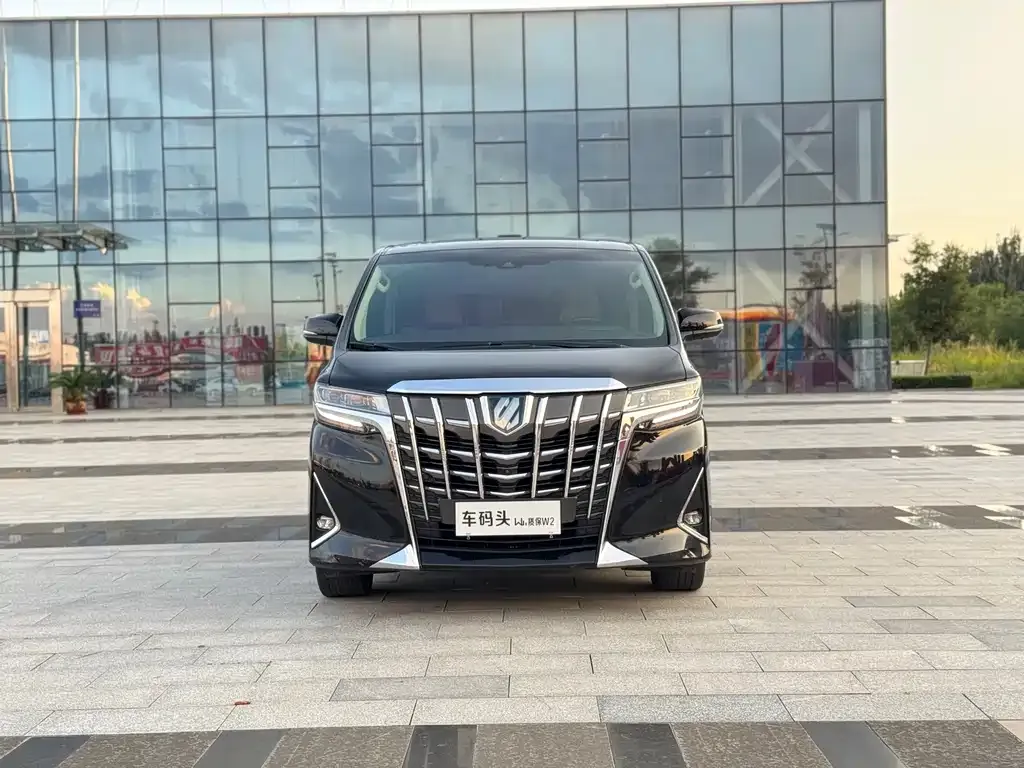 Toyota Alphard — фото 8