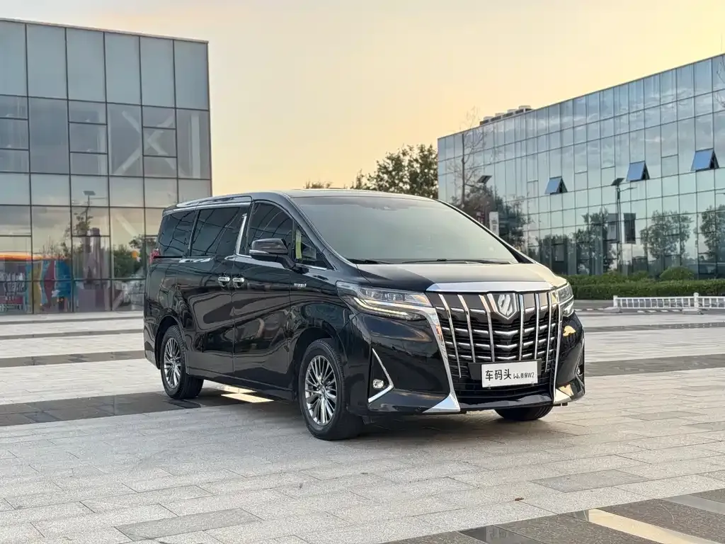 Toyota Alphard — фото 7