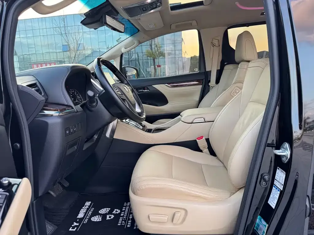 Toyota Alphard — фото 4