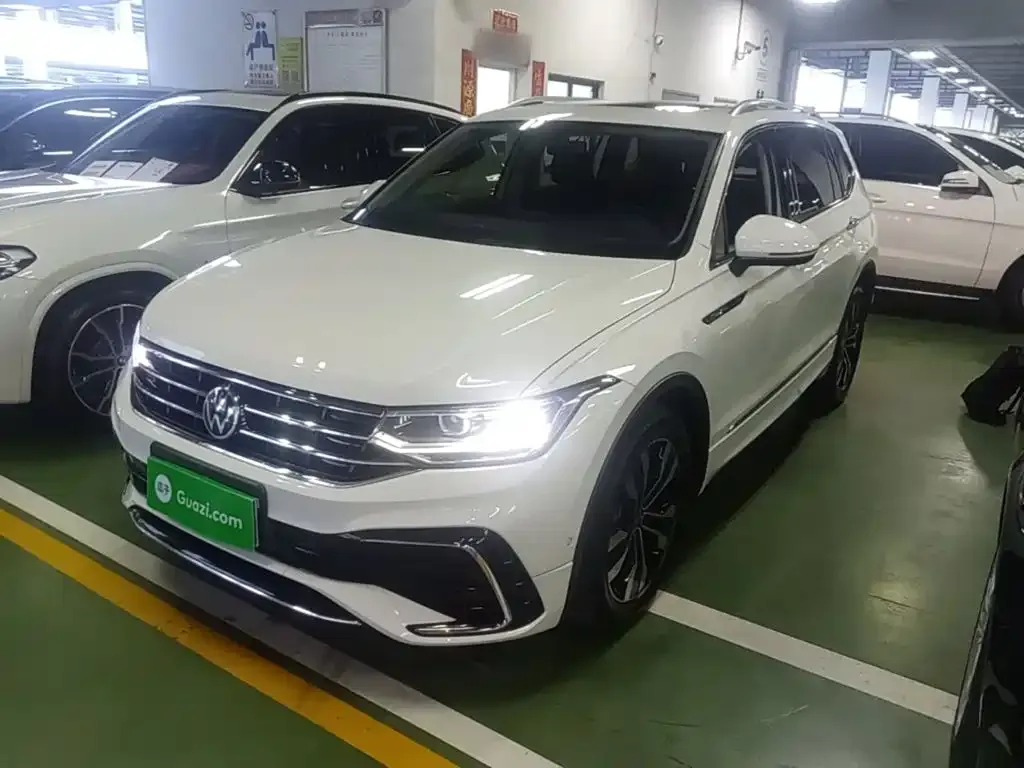 Volkswagen Tiguan L — фото 1