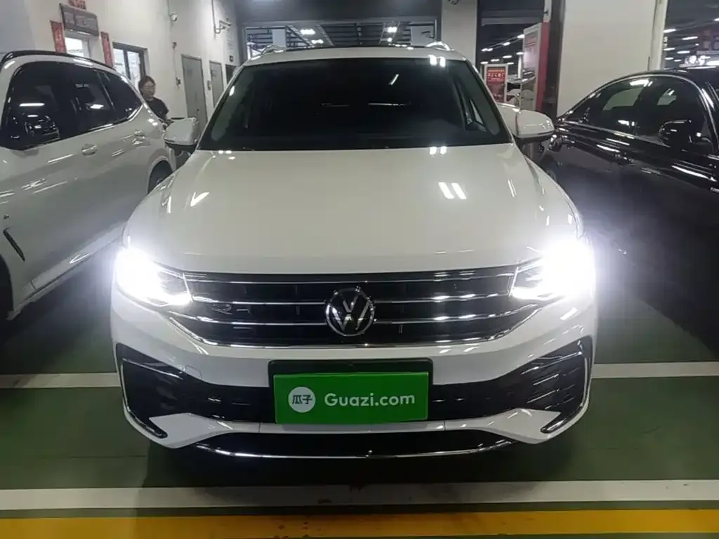 Volkswagen Tiguan L — фото 7
