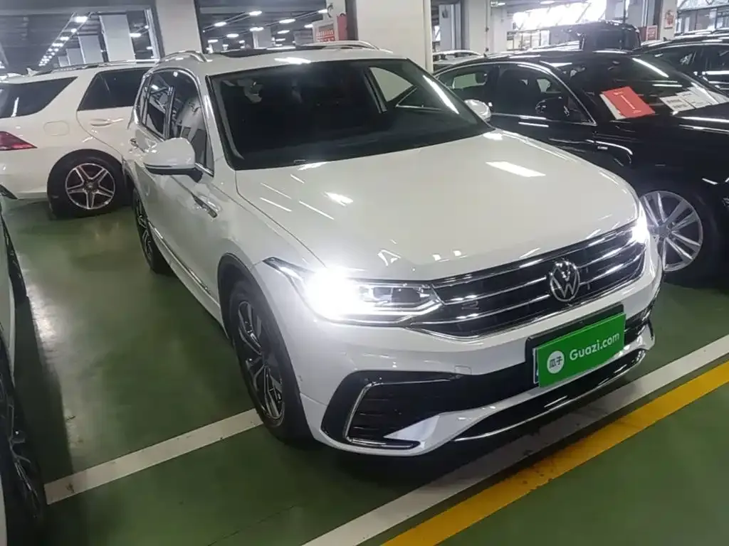 Volkswagen Tiguan L — фото 9