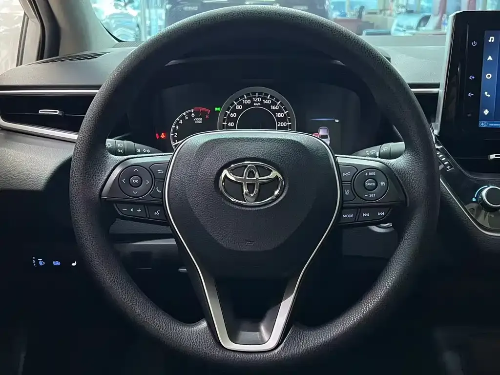 Toyota Corolla — фото 7