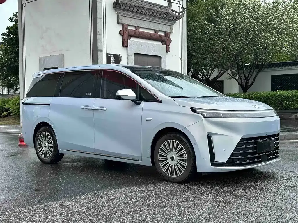 GAC Motor 传祺E8 PHEV — фото 10