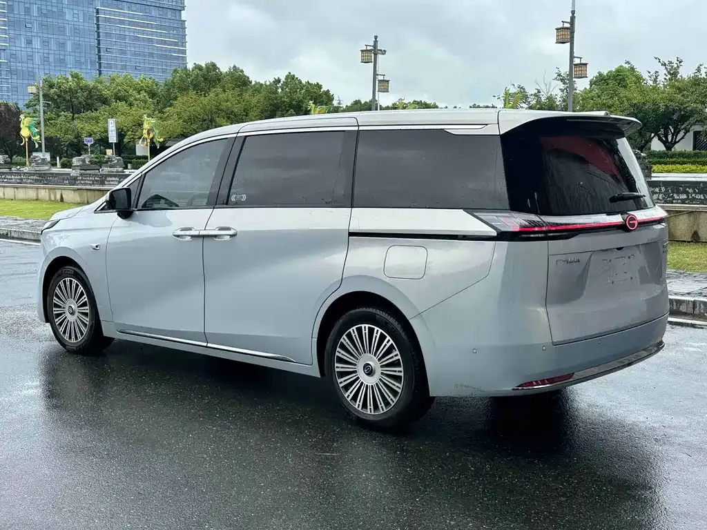 GAC Motor 传祺E8 PHEV — фото 3
