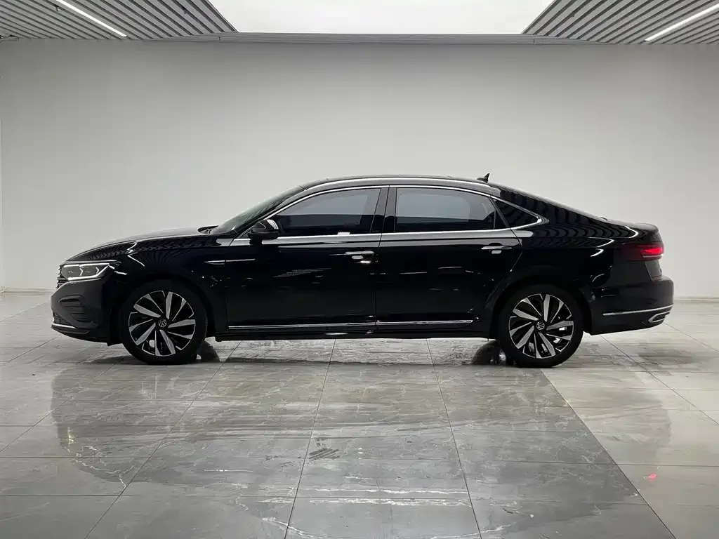 Volkswagen Passat — фото 8