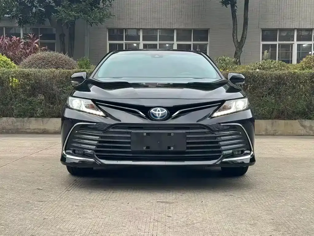 Toyota Camry — фото 9