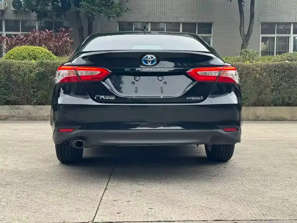 Toyota Camry — фото 4