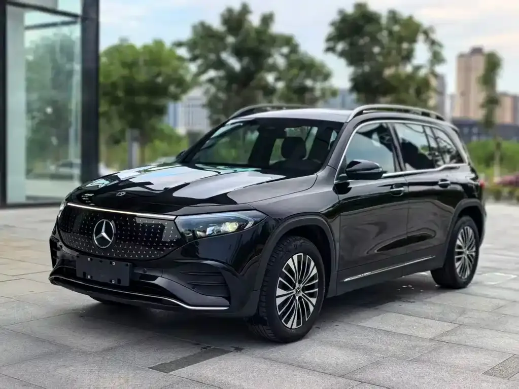 Mercedes-Benz EQB — фото 1