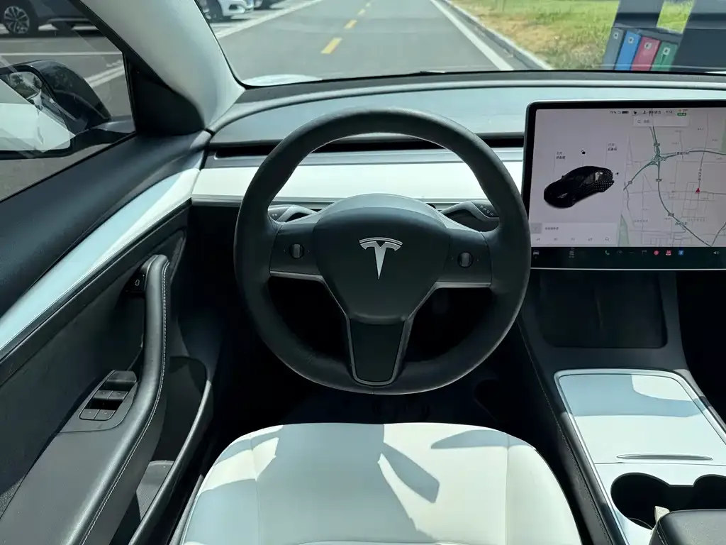 Tesla Model 3 — фото 5