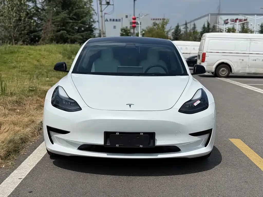 Tesla Model 3 — фото 10