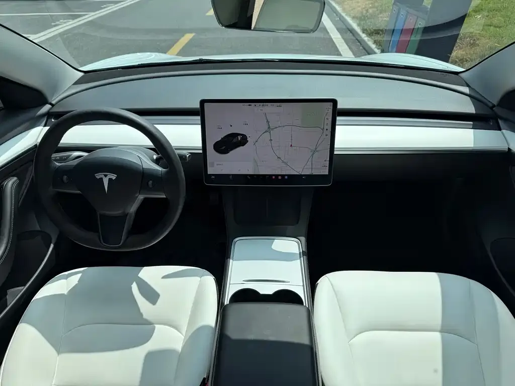 Tesla Model 3 — фото 3