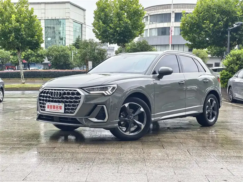 Audi Q3 — фото 1