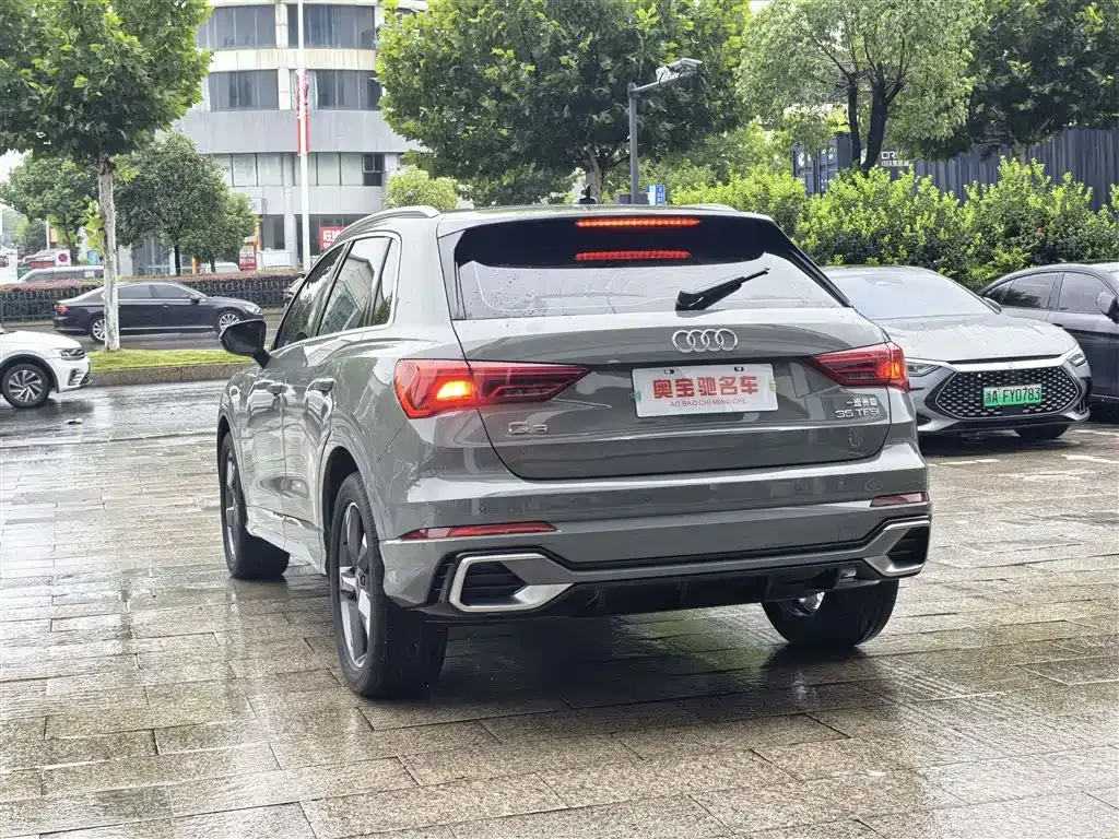 Audi Q3 — фото 10
