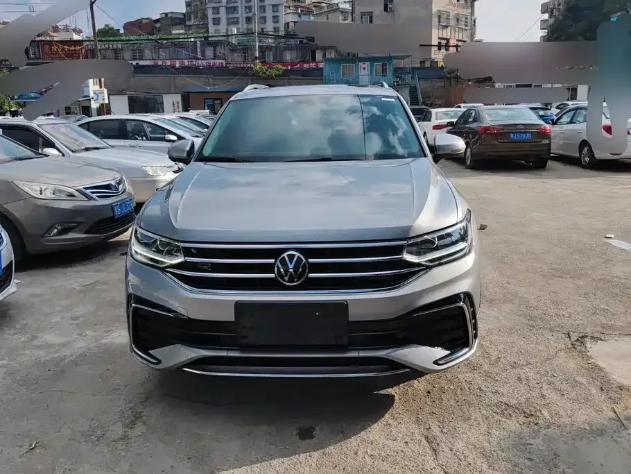 Volkswagen Tiguan L — фото 9