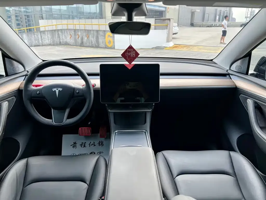 Tesla Model Y — фото 8