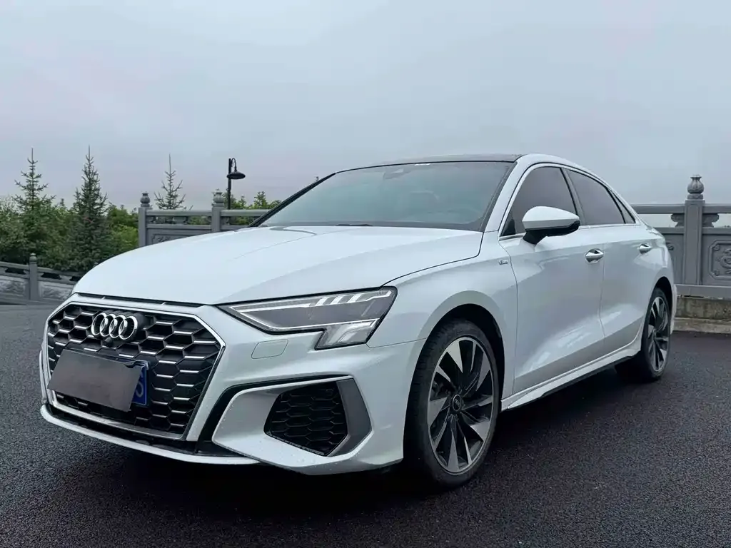 Audi A3 — фото 1